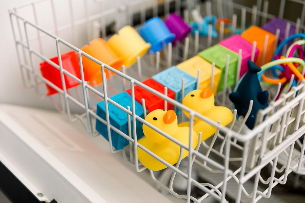 Surprising things that can (and can't) go in the dishwasher